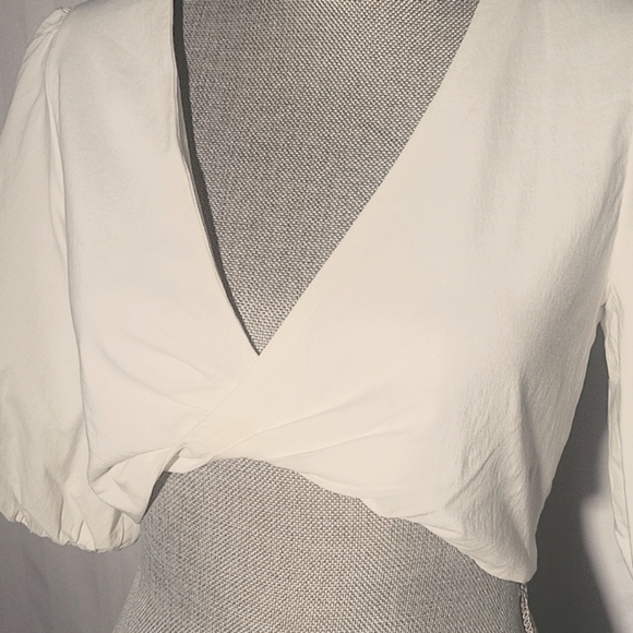 Forever 21 White V-Neck Cropped Knot Front with Puffy Sleeves Blouse, Size: M - Picture 3 of 9
